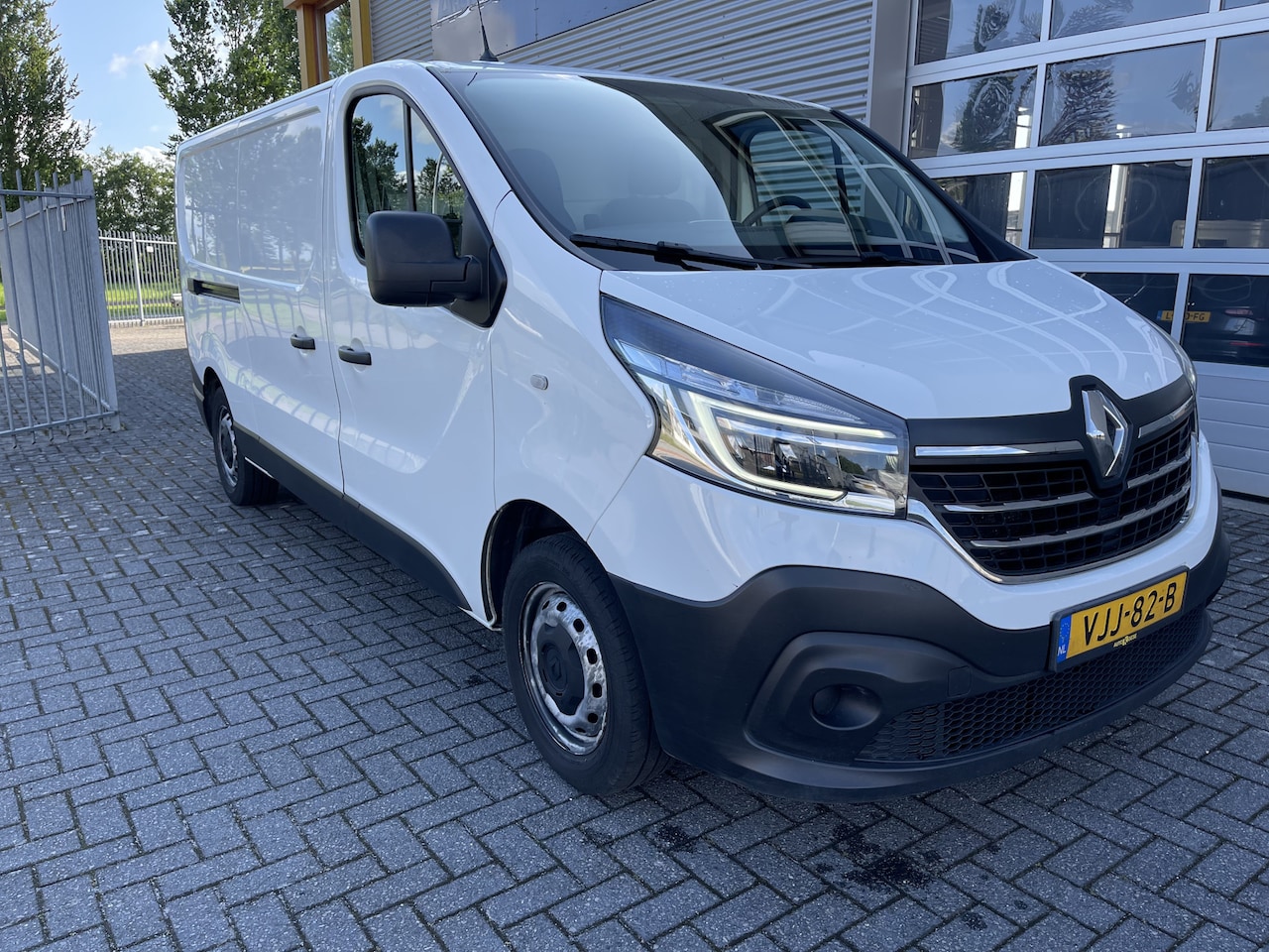 Renault Trafic - 2.0 dCi 120 T29 L2H1 DC Business 2.0 dCi 120 T29 L2H1 DC Business - AutoWereld.nl