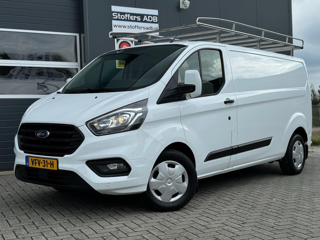 Ford Transit Custom - 320 2.0 TDCI L2H1 Trend 131pk | Airco | Trekhaak | Cruise | Bluetooth | Imperiaal | Distri - AutoWereld.nl