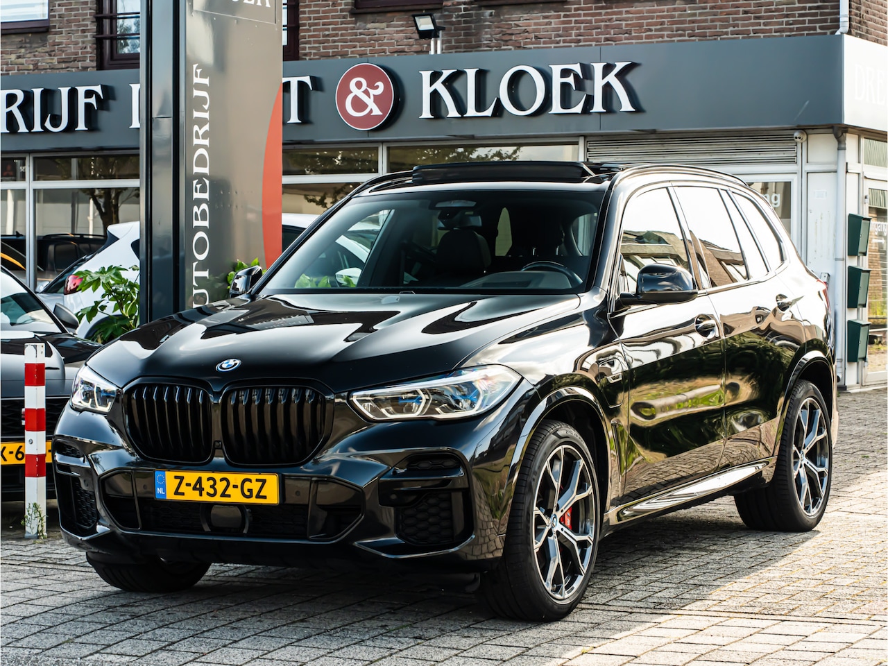 BMW X5 - xDrive45e High Exe M-Sport PANO TREKHAAK LASER HUD SHADOW LINE 21 INCH 74000KM!! - AutoWereld.nl