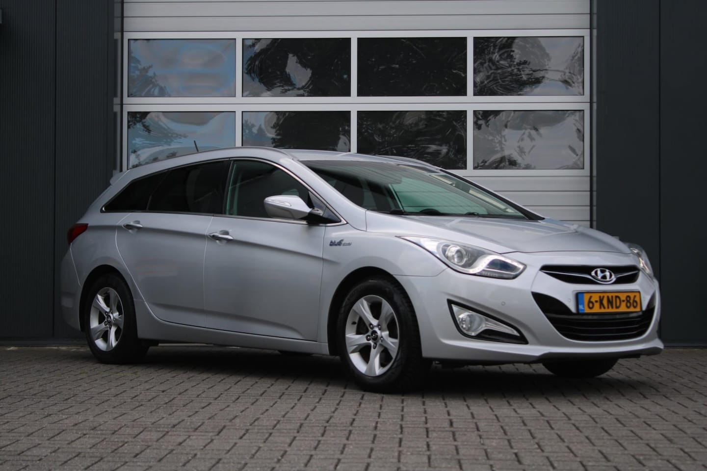 Hyundai i40 Wagon - 1.6 GDI Blue Business Edition Airco/Cruise/Navi/Bluetooth/Camera/Parkeersensoren/Keyless/1 - AutoWereld.nl