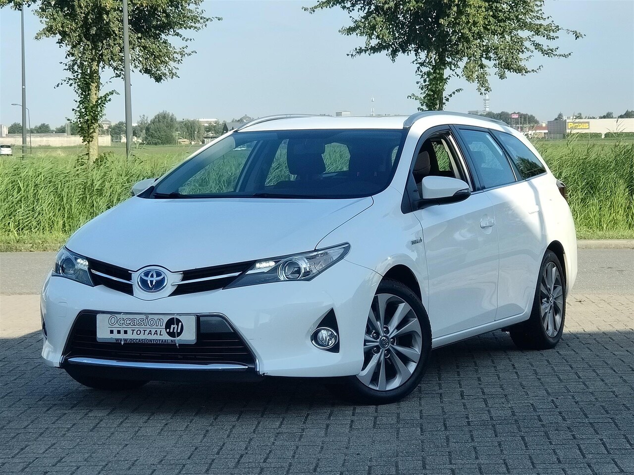 Toyota Auris Touring Sports - 1.8 Hybrid Dynamic | Camera | Cruise | Navigatie - AutoWereld.nl