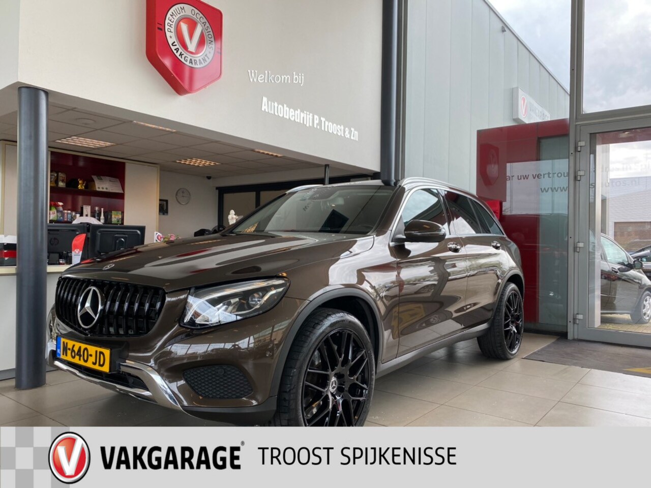 Mercedes-Benz GLC-klasse - 350e 4MATIC Premium Plus 350e 4MATIC Premium Plus,4x4, Hybrid Benzine,Automaat,Panoramadak,NIEUWE 21INCH LMV,Trekha - AutoWereld.nl