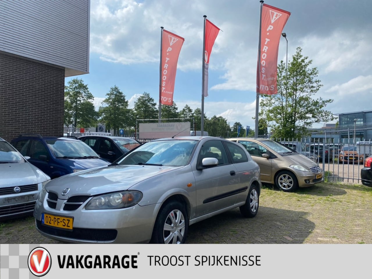 Nissan Almera - 1.5 Visia 1.5 Visia,Airco,Elektrischpakket,Stuurbekrachting,Trekhaak - AutoWereld.nl