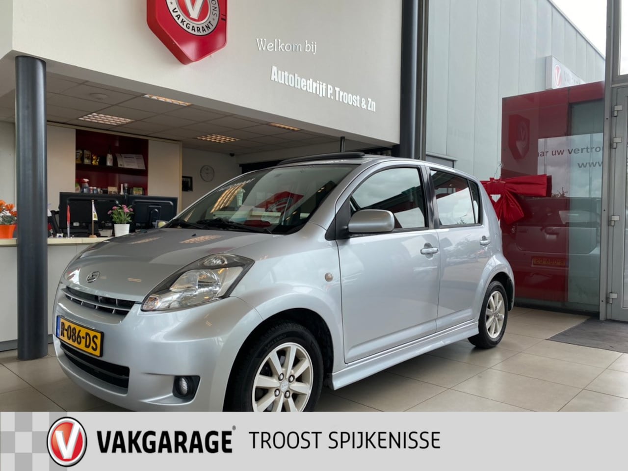 Daihatsu Sirion 2 - 1.3-16V Sport 4X4,Automaat,Schuifkantedak,Airco,Elektrischpakket,Spoilerkit,Achteruitrijse - AutoWereld.nl