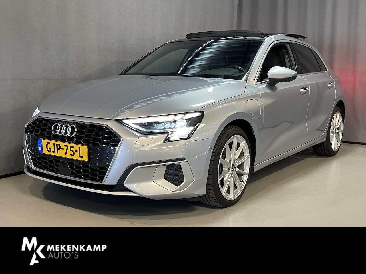 Audi A3 Sportback - 40 TFSI e S-Line 18"/Panoramadak/B&O/Keyless/Matrix LED/Apple Carplay & Android Auto/PDC v - AutoWereld.nl