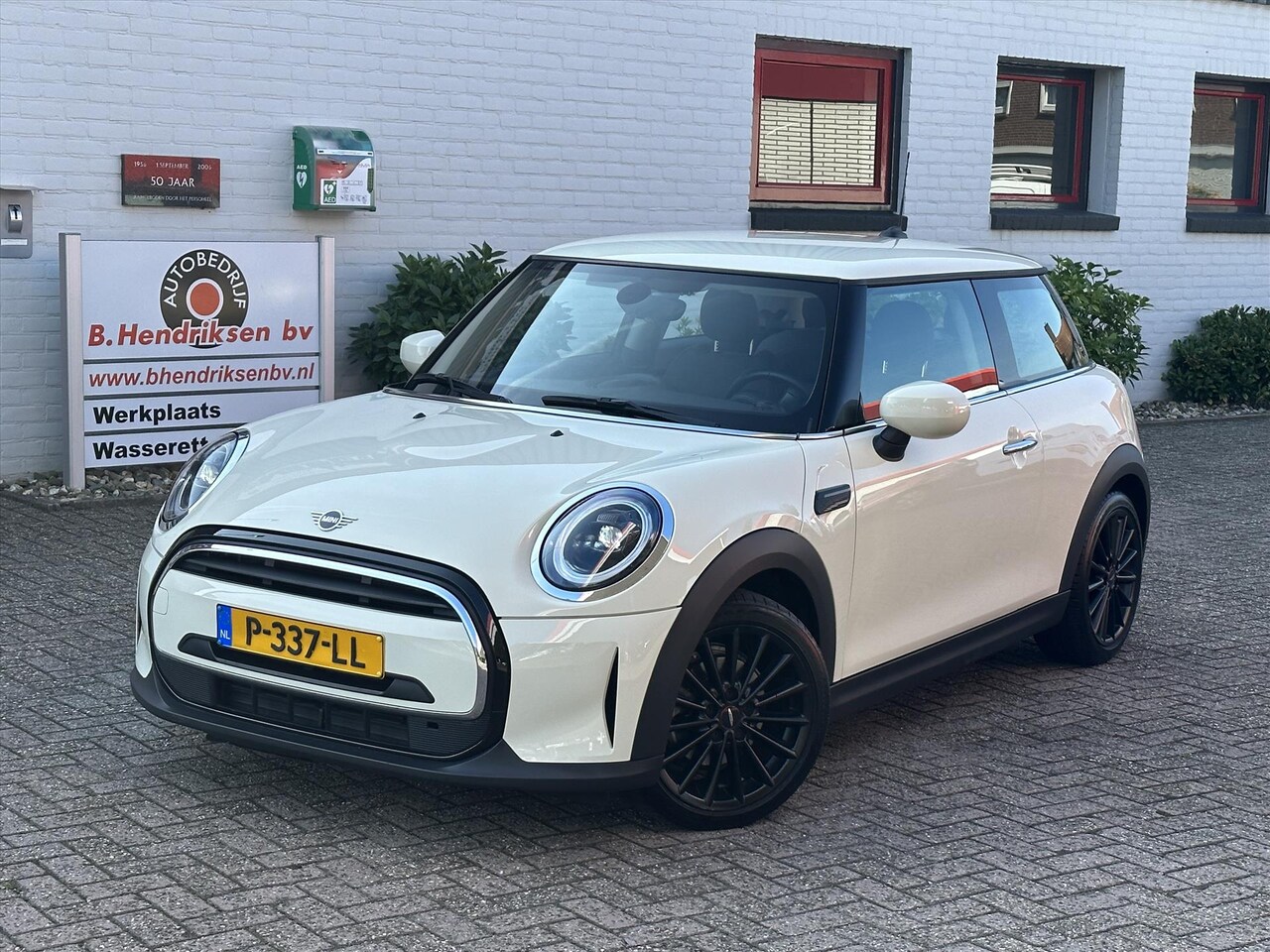 MINI One - Mini 3-Deurs (f56) 1.5 102pk Aut Business Edition/ Navigatie/ Apple Carplay/ Half lederen - AutoWereld.nl