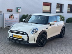 MINI One - 3-Deurs (f56) 1.5 102pk Aut Business Edition/ Navigatie/ Half lederen bekleding/ John Coop