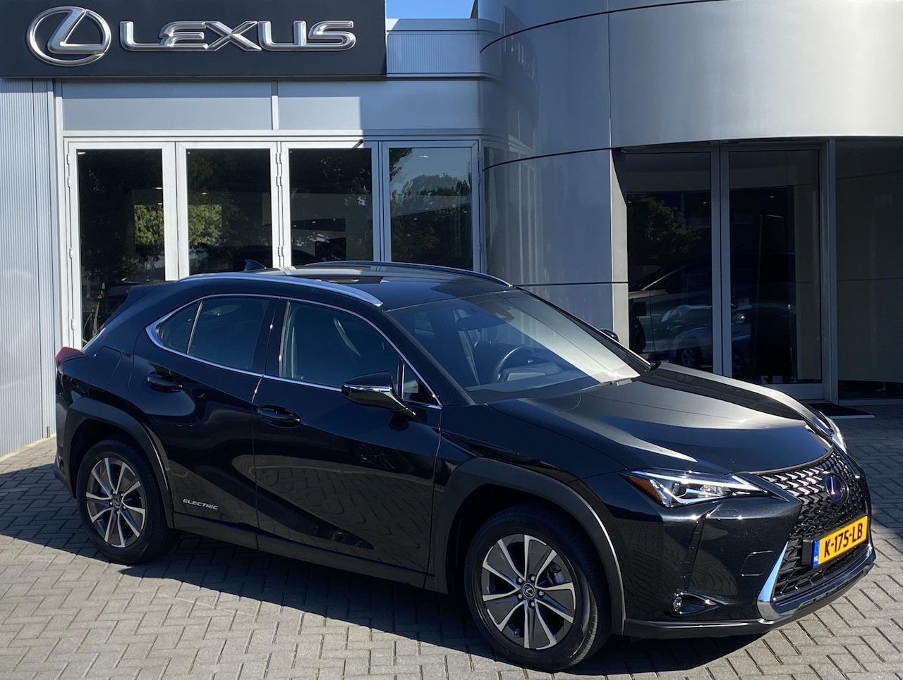 Lexus UX - 300e Business 54 kWh NL-AUTO VOLLEDIG ELEKTRISCH APPLE CARPLAY ANDROID AUTO EL-STOELEN DAB - AutoWereld.nl