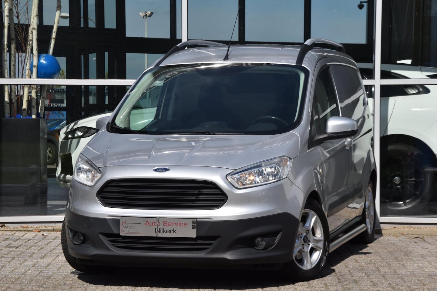 Ford Transit Courier - 1.5 TDCI Trend Airco Pdc Camera Nav. Btw Elek. Ramen - AutoWereld.nl