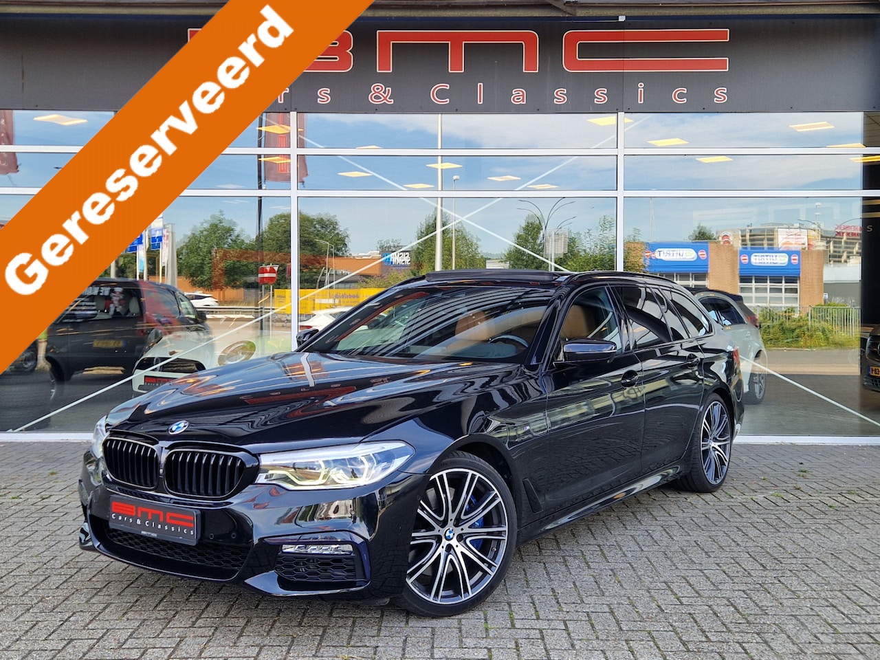 BMW 5-serie Touring - 540i xDrive M-Sport Panorama HUD Comfortstoelen Softclose - AutoWereld.nl