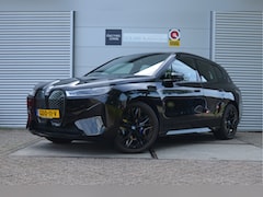 BMW iX - M60 112 kWh B&W, Massage, Trekhaak, Pano, 22", Rijklaar prijs