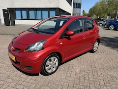 Toyota Aygo - 1.0-12V Aspir. Red AIRCO/HALF-LEER/LMV/NAP