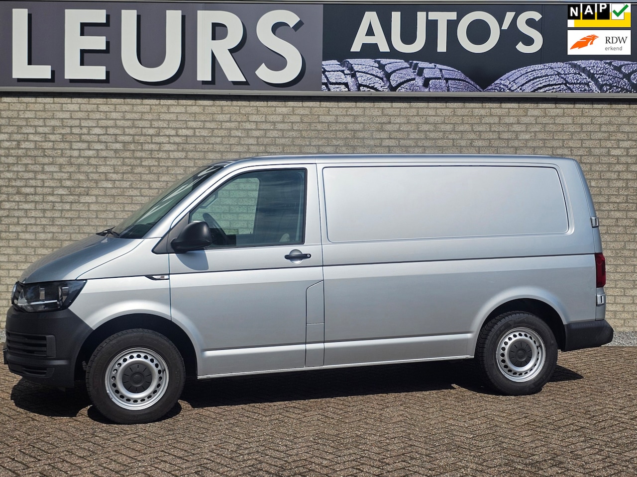 Volkswagen Transporter - 2.0 TDI L1H1 Highline Airco/Ccr/Navi - AutoWereld.nl