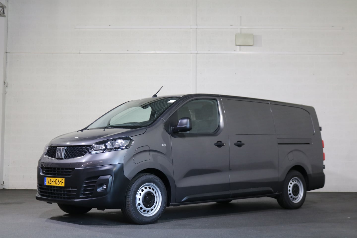 Fiat E-Scudo - L3 H1 75 kWh Airco Navigatie 2x Schuifdeur - AutoWereld.nl