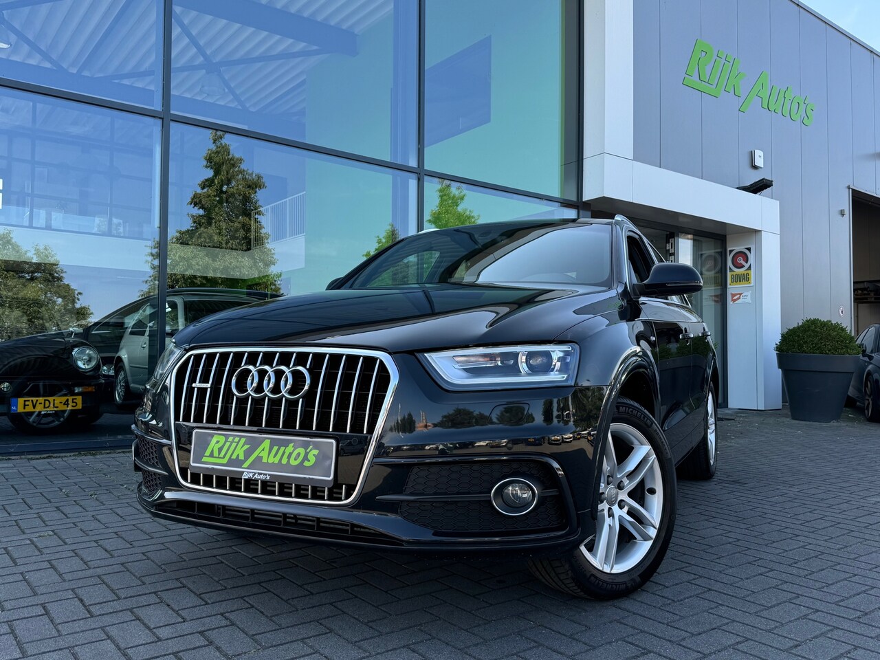 Audi Q3 - 2.0 TFSI quattro S-Line * Xenon / Led * Trekhaak * 100% Onderhouden - AutoWereld.nl