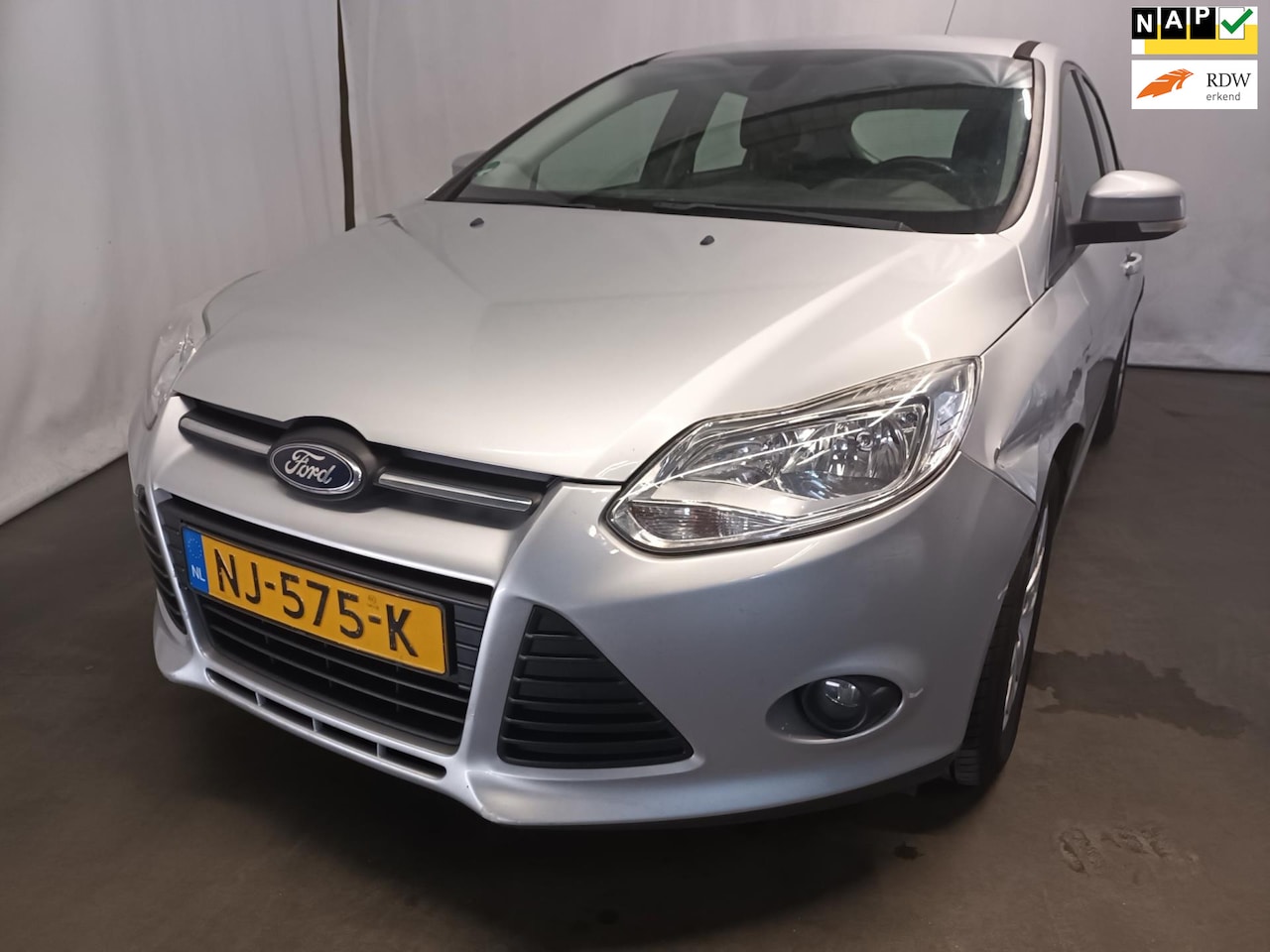 Ford Focus - 1.6 TI-VCT Titanium - Rechter + Linker Zijschade - AutoWereld.nl