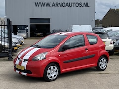 Toyota Aygo - 1.0-12V, APK TOT 16-08-2025, STUURBEKRACHTIGING, BLUETOOTH-RADIO-USB-AUX, AIRBAGS, WEGENBE