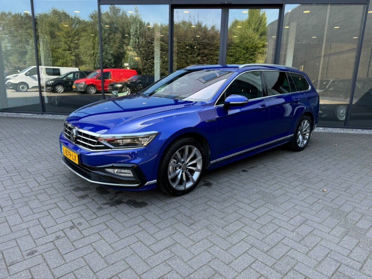 Volkswagen Passat Variant - 2.0 TSI R-line 2.0 190pk TSI R-LINE,Leer,LED,Keyless,Clima,Cruise,Lane Ass.,Tre - AutoWereld.nl