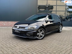 Volkswagen Golf - 1.5 TSI Highline R-Line 150pk Pano/Virtual/Keyless/Navi