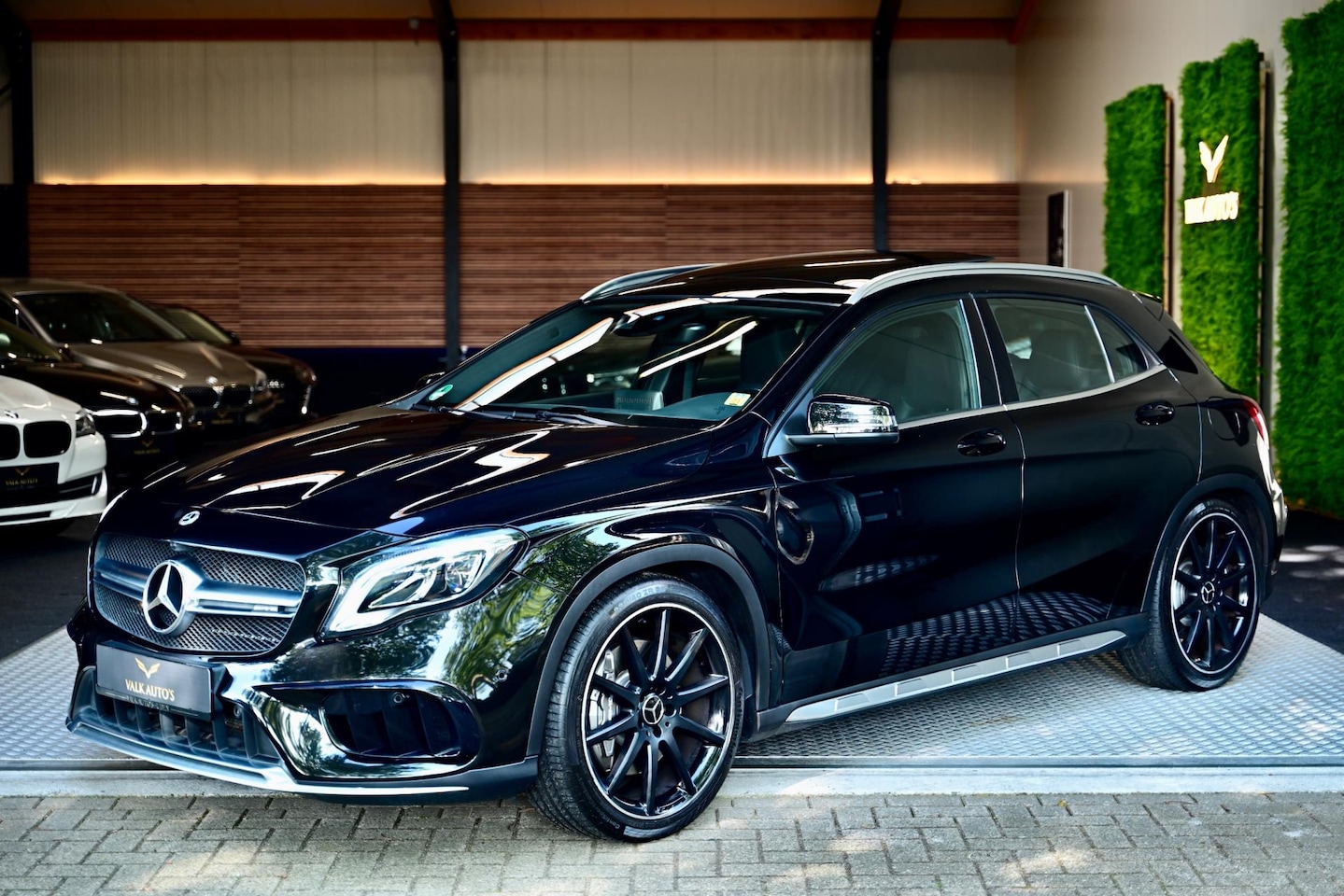 Mercedes-Benz GLA-Klasse - 45 AMG 4Matic - Panoramadak - Achteruitrijcamera - CarPlay - Parkeerassistent - - AutoWereld.nl