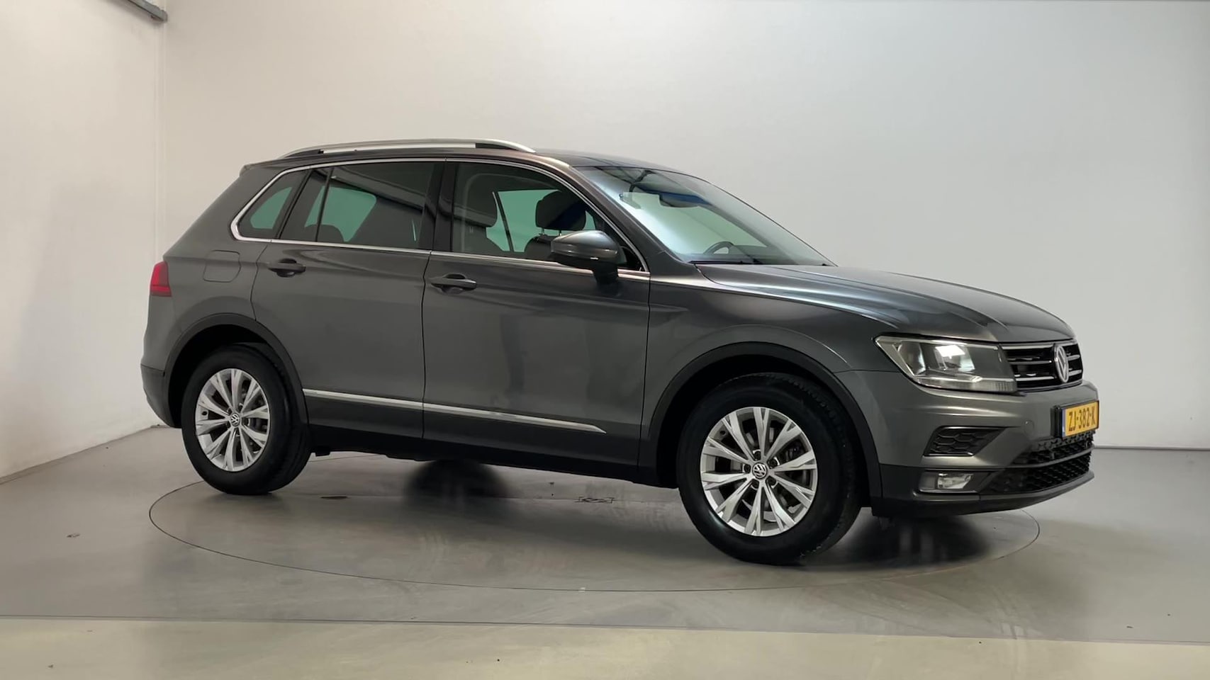 Volkswagen Tiguan - 1.5 TSI Comfortline Business Navigatie App-Connect DAB+ Climate Control - AutoWereld.nl