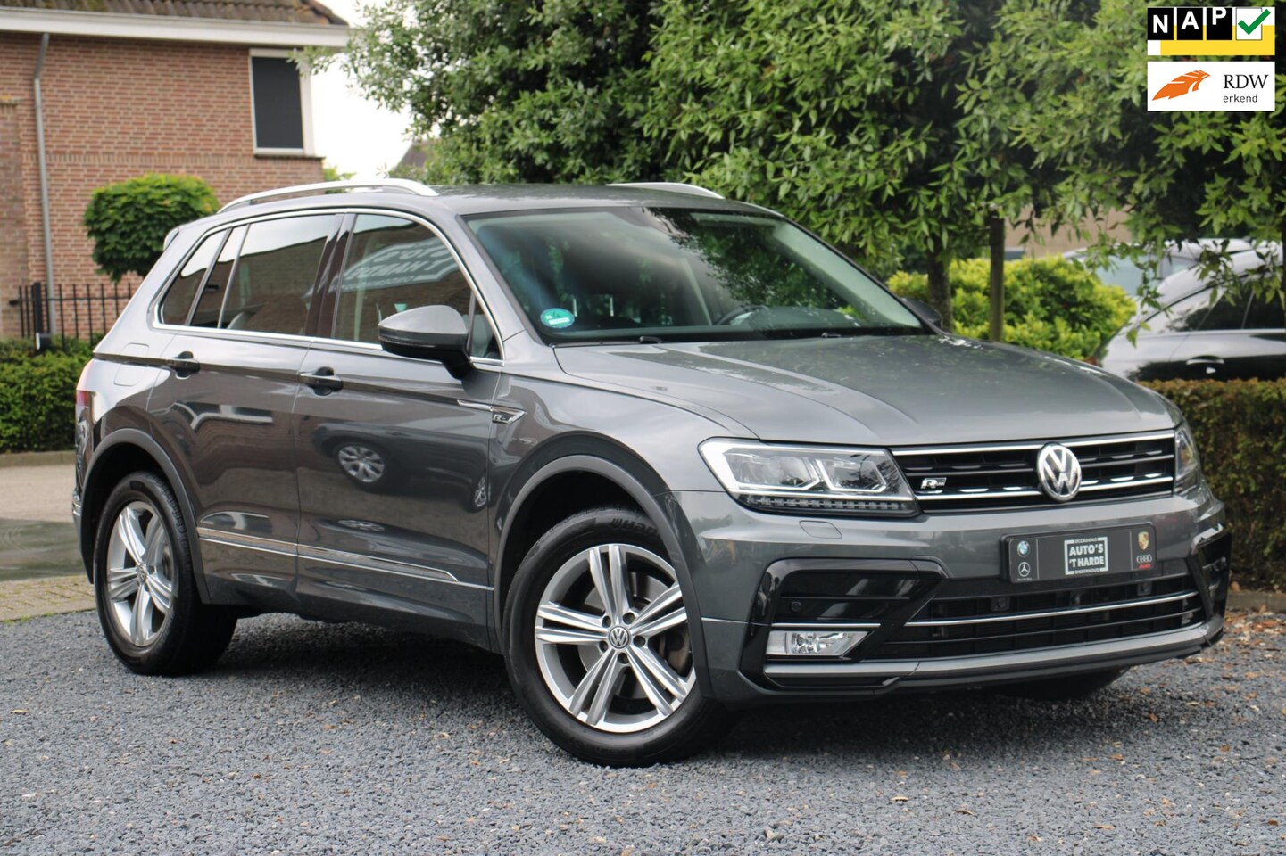 Volkswagen Tiguan - 2.0 TSI 4Motion Highline Business R 180 PK ACC Trekhaak 360 Camera 18'' - AutoWereld.nl