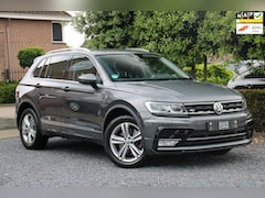 Volkswagen Tiguan - 2.0 TSI 4Motion Highline Business R 180 PK ACC Trekhaak 360 Camera 18''