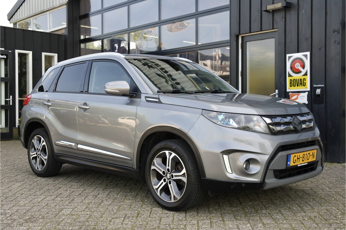 Suzuki Vitara - 1.6 High Executive | Pano | Adap.Cruise | Trekhaak | NL-Auto - AutoWereld.nl