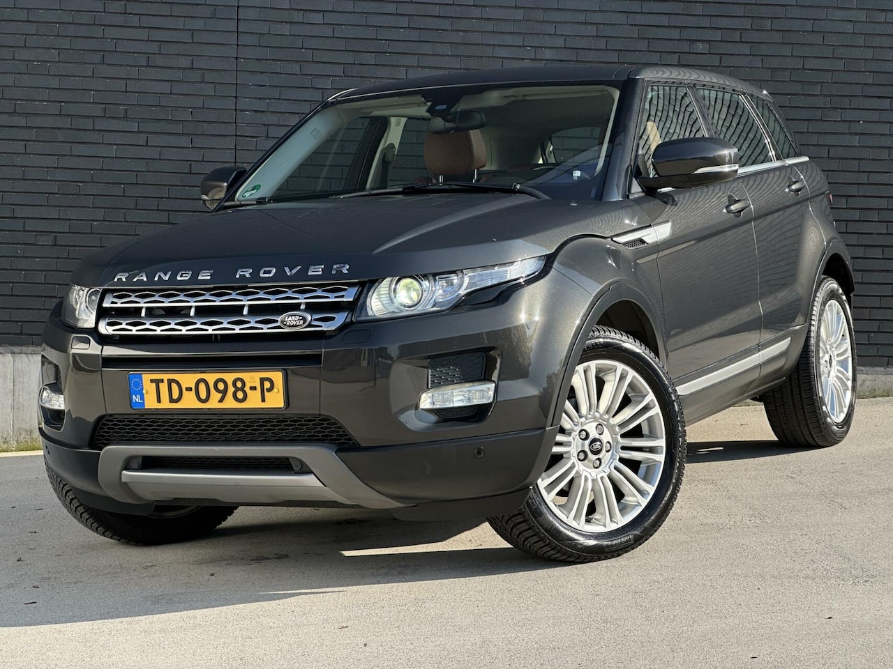 Land Rover Range Rover Evoque - 2.0 SI 4WD Prestige Pano - Leder - Navi - Xenon - AutoWereld.nl