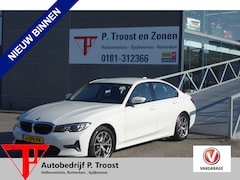 BMW 3-serie - 318i Executive Edition AUTOMAAT/NAVIGATIE/CLIMATRONIC-AIRCO/PARKEERSENSOREN VOOR &ACHTER/S