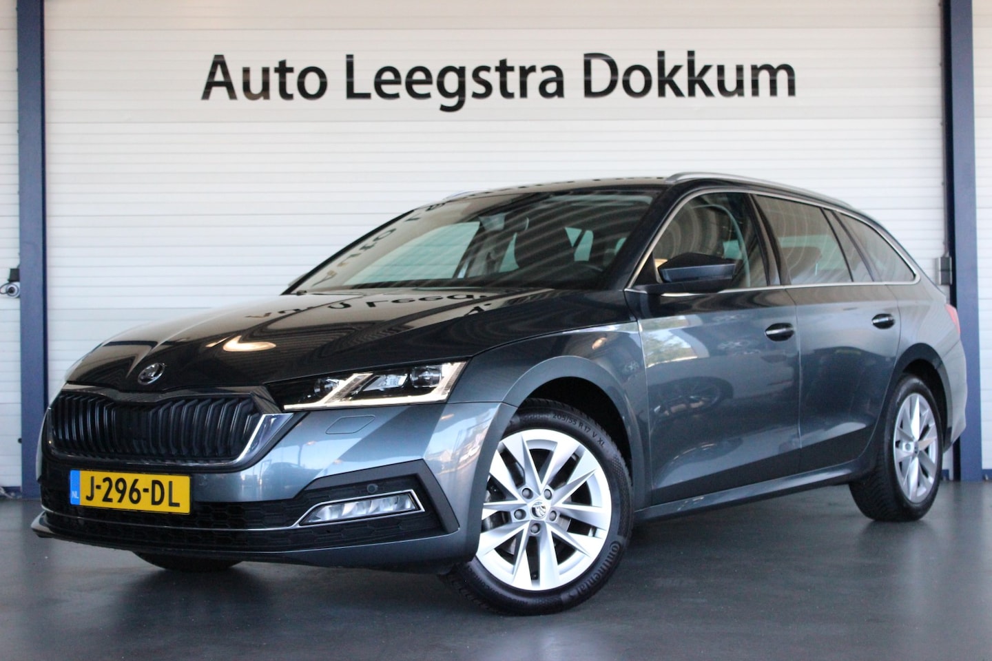 Skoda Octavia Combi - 1.5 TSI First Edition Afn. Trekhaak | Stoelverw. | LED Matrix | Keyless | PDC V+A | Elektr - AutoWereld.nl