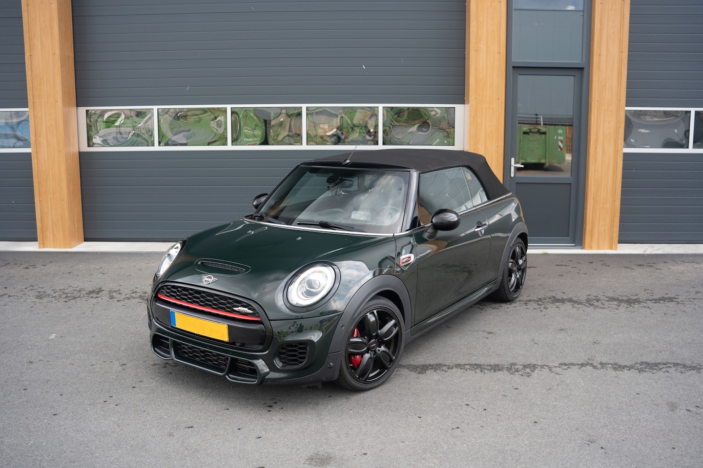 MINI Cabrio - 2.0 John Cooper Works Chili 2.0 John Cooper Works Chili - AutoWereld.nl