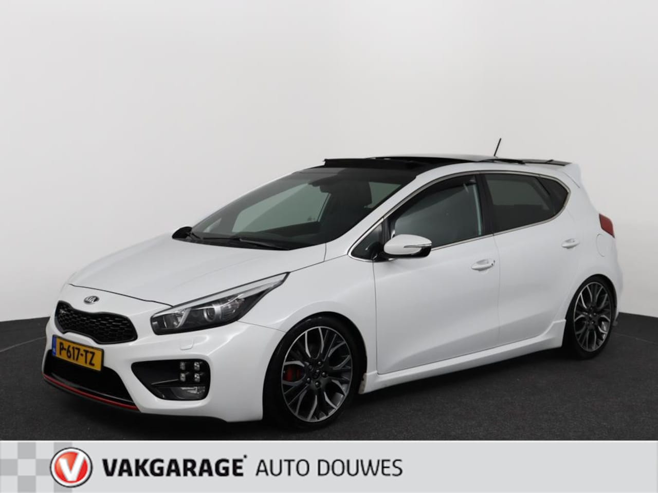 Kia Pro cee'd - 1.6 GT |204 PK | Stoelverwarming | Pano - AutoWereld.nl