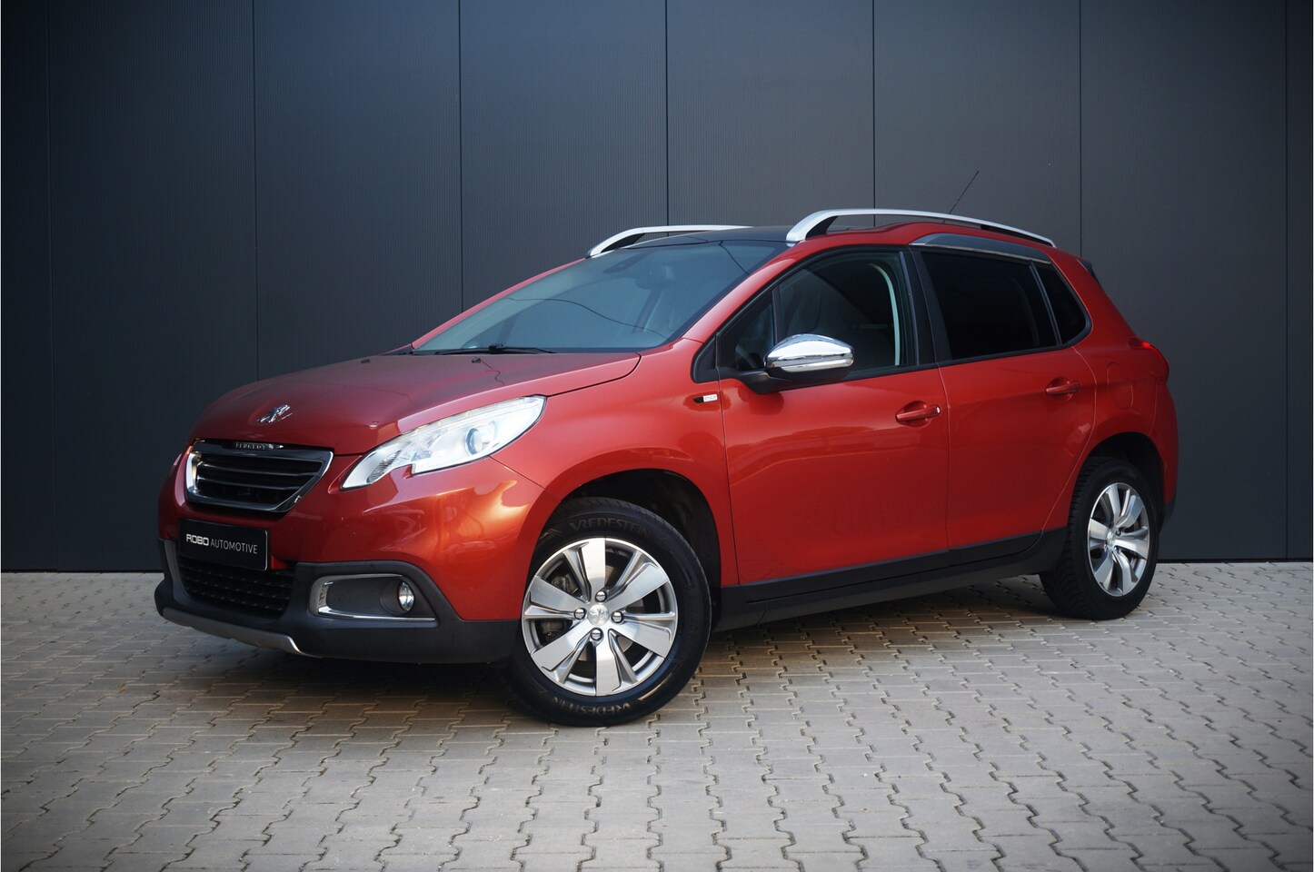 Peugeot 2008 - 1.2 PureTech Allure | Panoramadak | Aut. Airco | Cruise Control | Navigatie | Led | PDC | - AutoWereld.nl