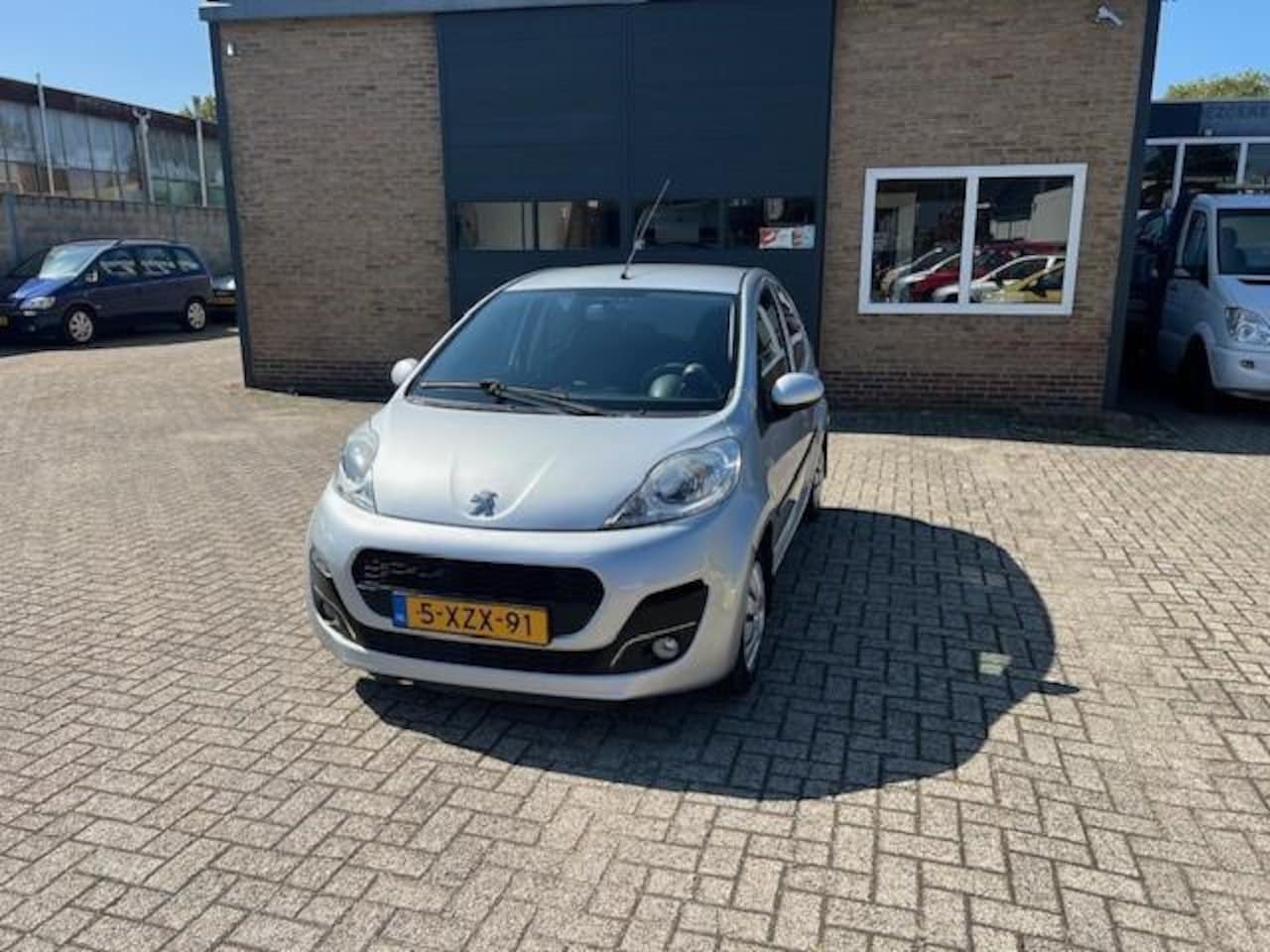 Peugeot 107 - 1.0 Black & Silver// Airco// Apk 09-2025 - AutoWereld.nl