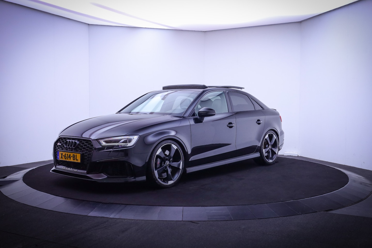 Audi RS3 - Limousine 2.5TFSI RS3 Quattro PANO/B&O/STOELMASSAGE/STOELVERW./NAVI/CLIMA/LED/PERFORMANCE/ - AutoWereld.nl