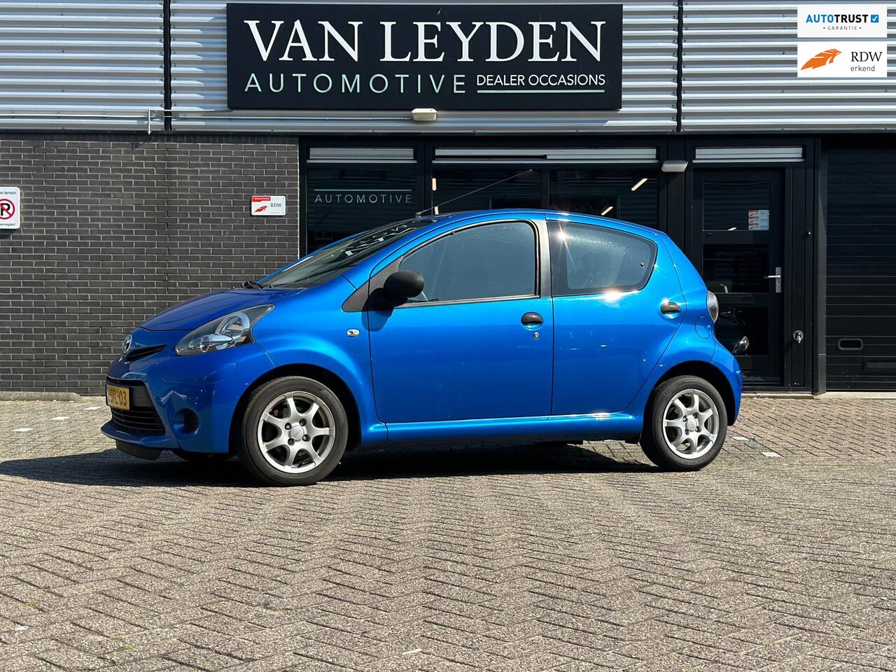 Toyota Aygo - 1.0 VVT-i Now / Airco / Centrale vergrendeling / Electrische ramen / 12 maanden Garantie - AutoWereld.nl