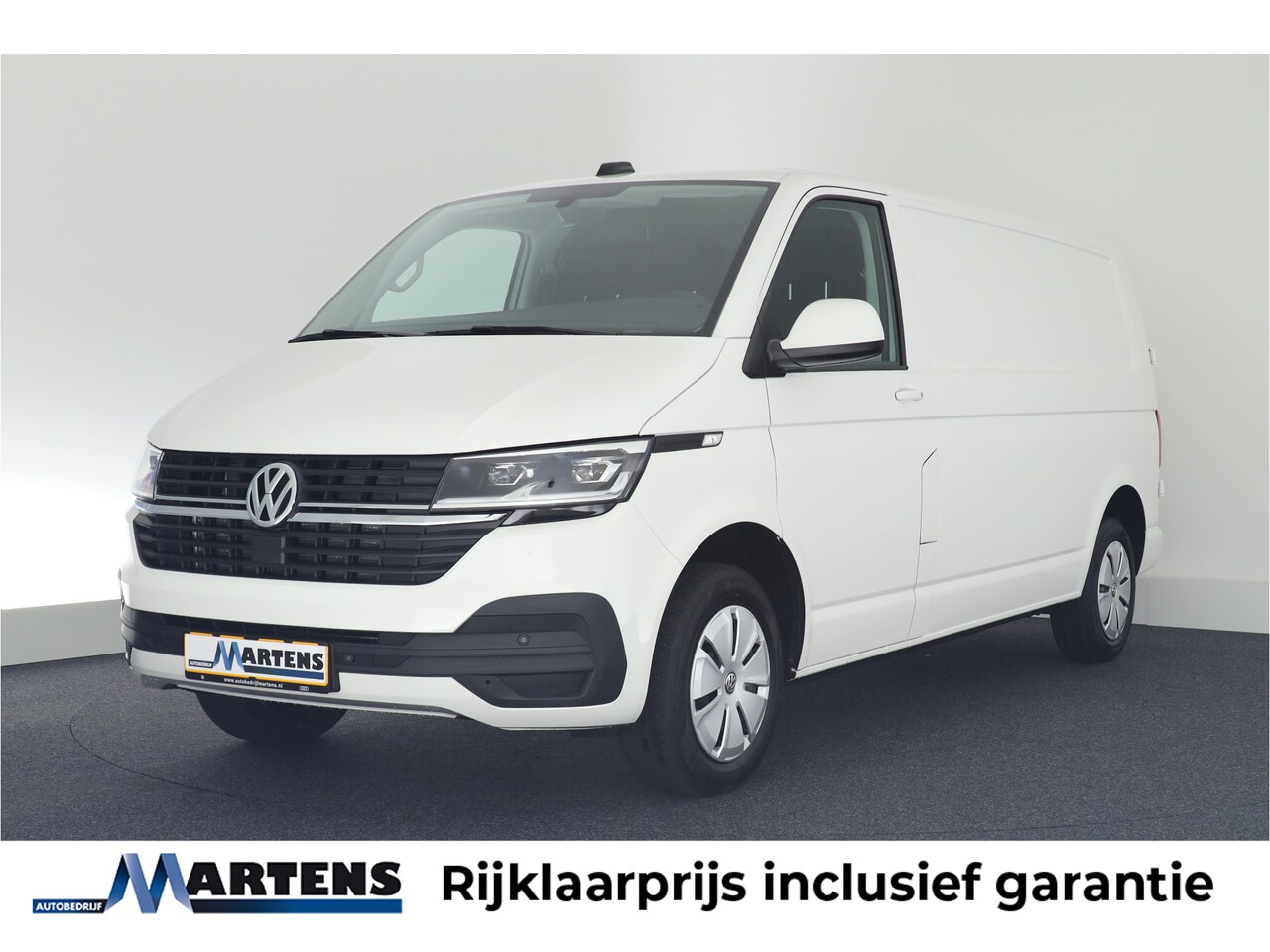 Volkswagen Transporter - 2.0 TDI 150pk DSG L2H1 30 Highline Trekhaak Camera Standkachel Navigatie Stoelverwarming - AutoWereld.nl