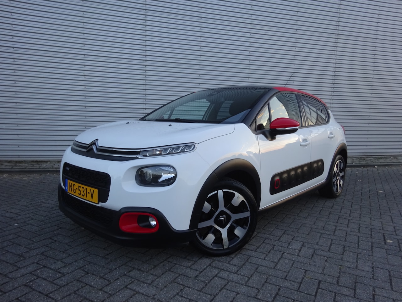 Citroën C3 - 1.2 PureTech S&S Shine Panoramadak / Navi / Cruise contol - AutoWereld.nl