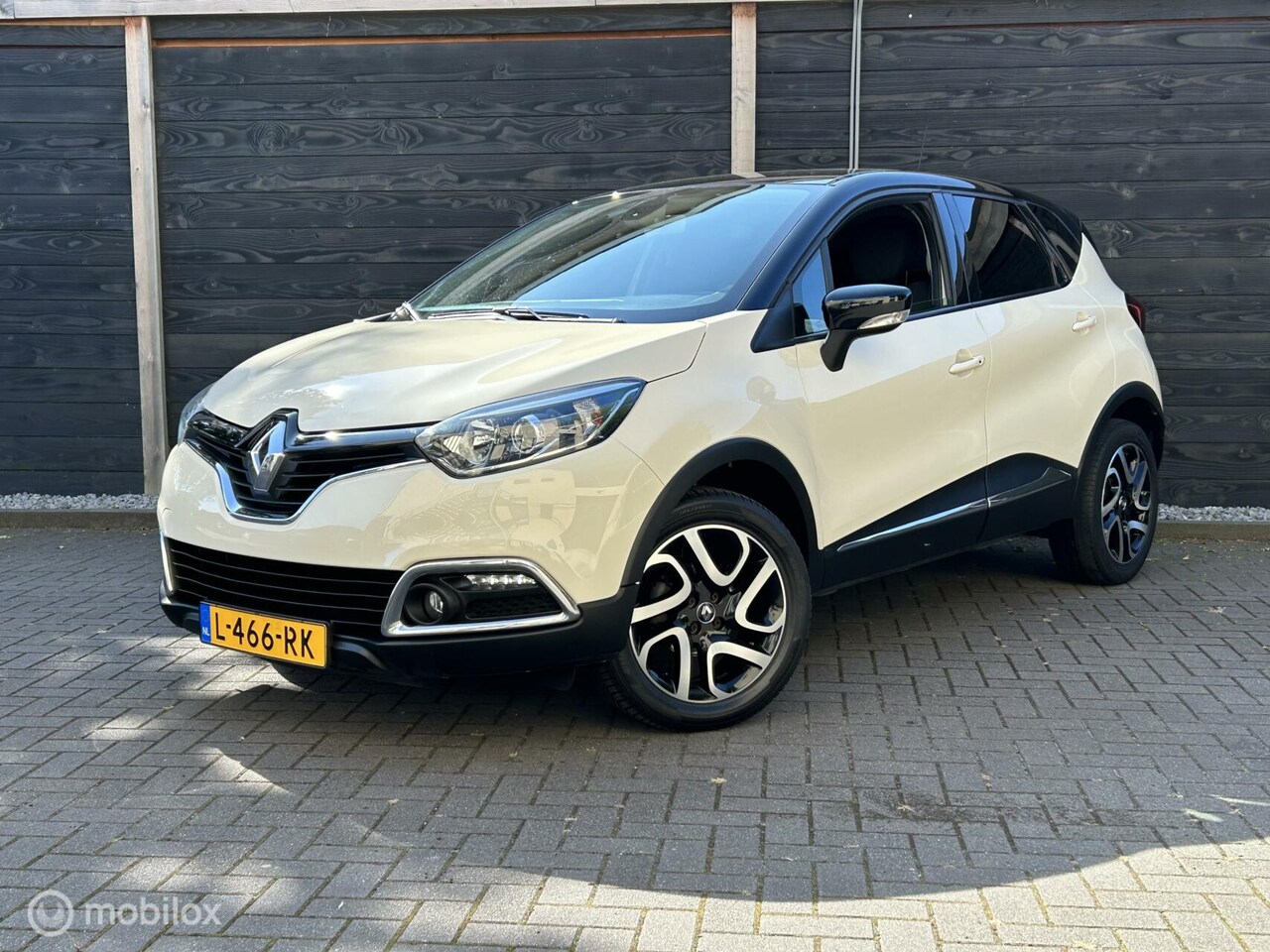 Renault Captur - 0.9 TCe R-link full map nav / Keyless / 17" / clima / 85.763 KM!! - AutoWereld.nl