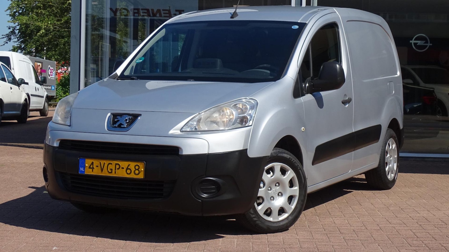 Peugeot Partner - 122 1.6 HDI L1 XT Navteq - Schuifdeur rechts - Airco - Navi - Elek. pakket - BTW Auto - In - AutoWereld.nl