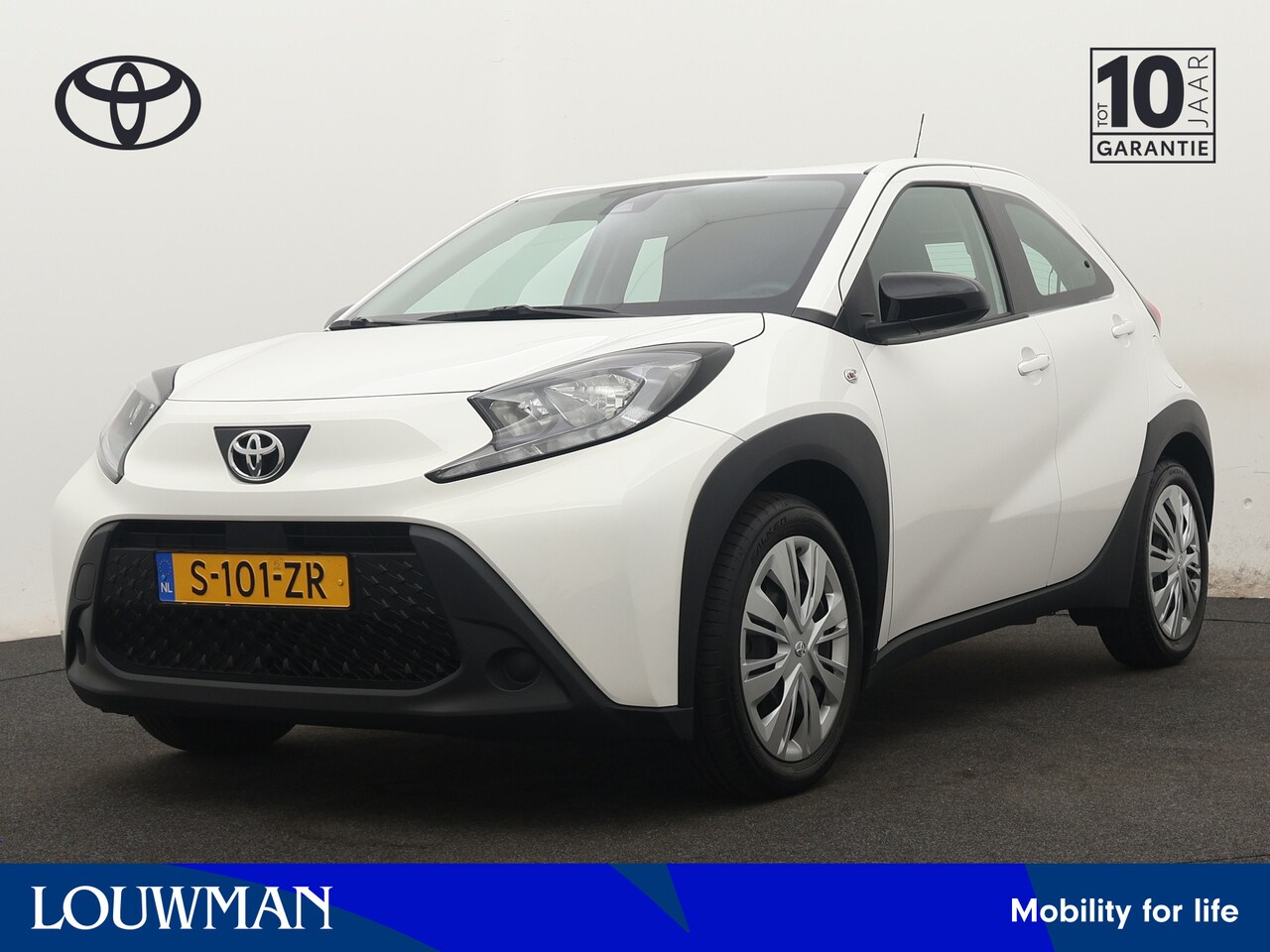 Toyota Aygo X - 1.0 VVT-i MT play 1.0 VVT-i MT play - AutoWereld.nl