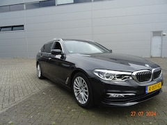 BMW 5-serie Touring - 530i High Executive Dealer onderhouden.