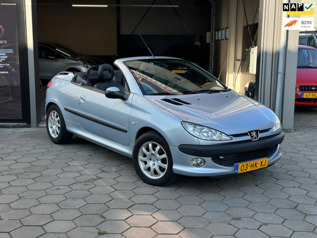 Peugeot 206 CC - 2.0-16V - Nw Apk / NAP - Airco! - AutoWereld.nl