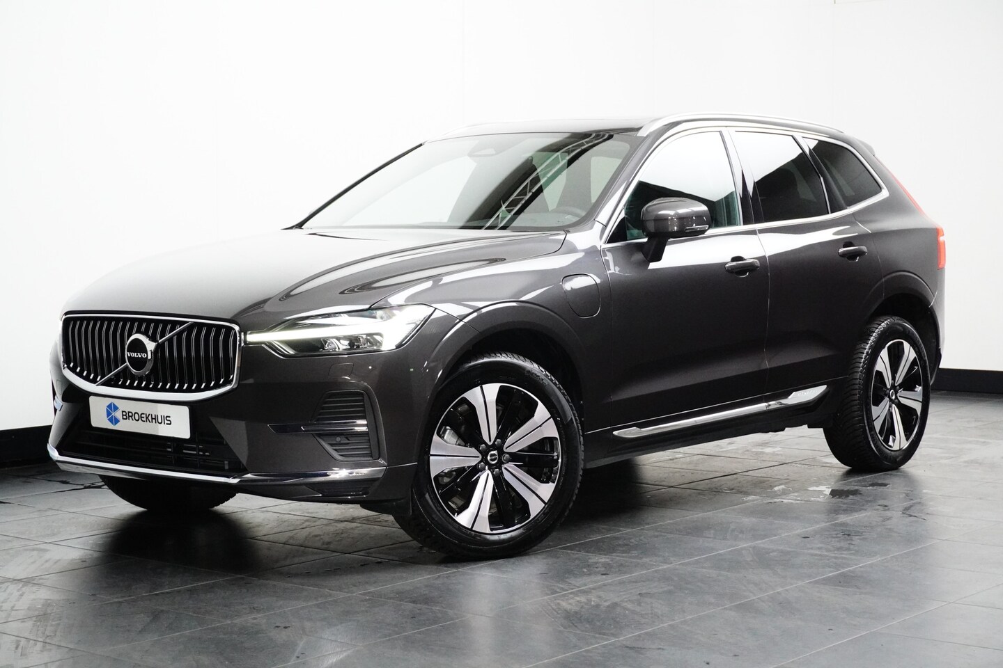 Volvo XC60 - 2.0 Recharge T6 AWD Plus Bright | Pilot Assist | Panoramadak | Leder | Camera | - AutoWereld.nl