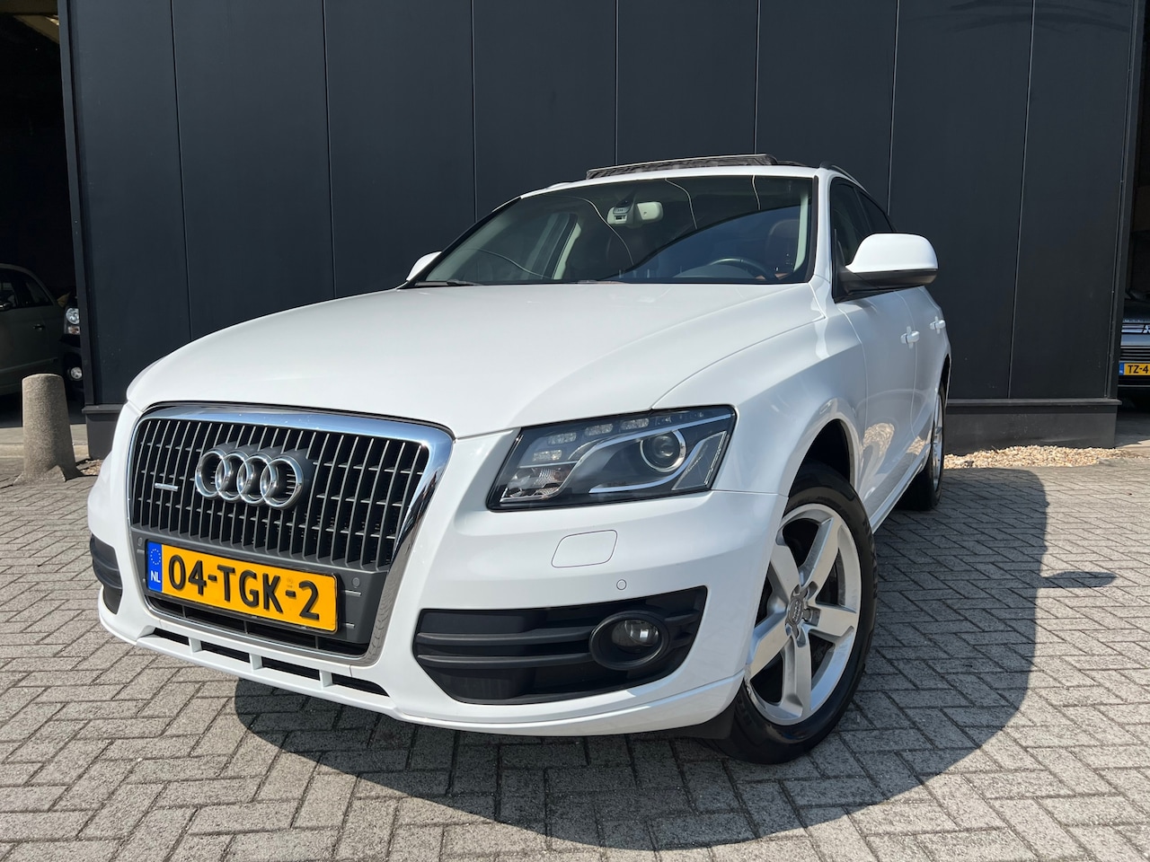 Audi Q5 - 2.0 TFSI '11 Aut/Leder/19''Lmv/Panodak/ZrMooi - AutoWereld.nl