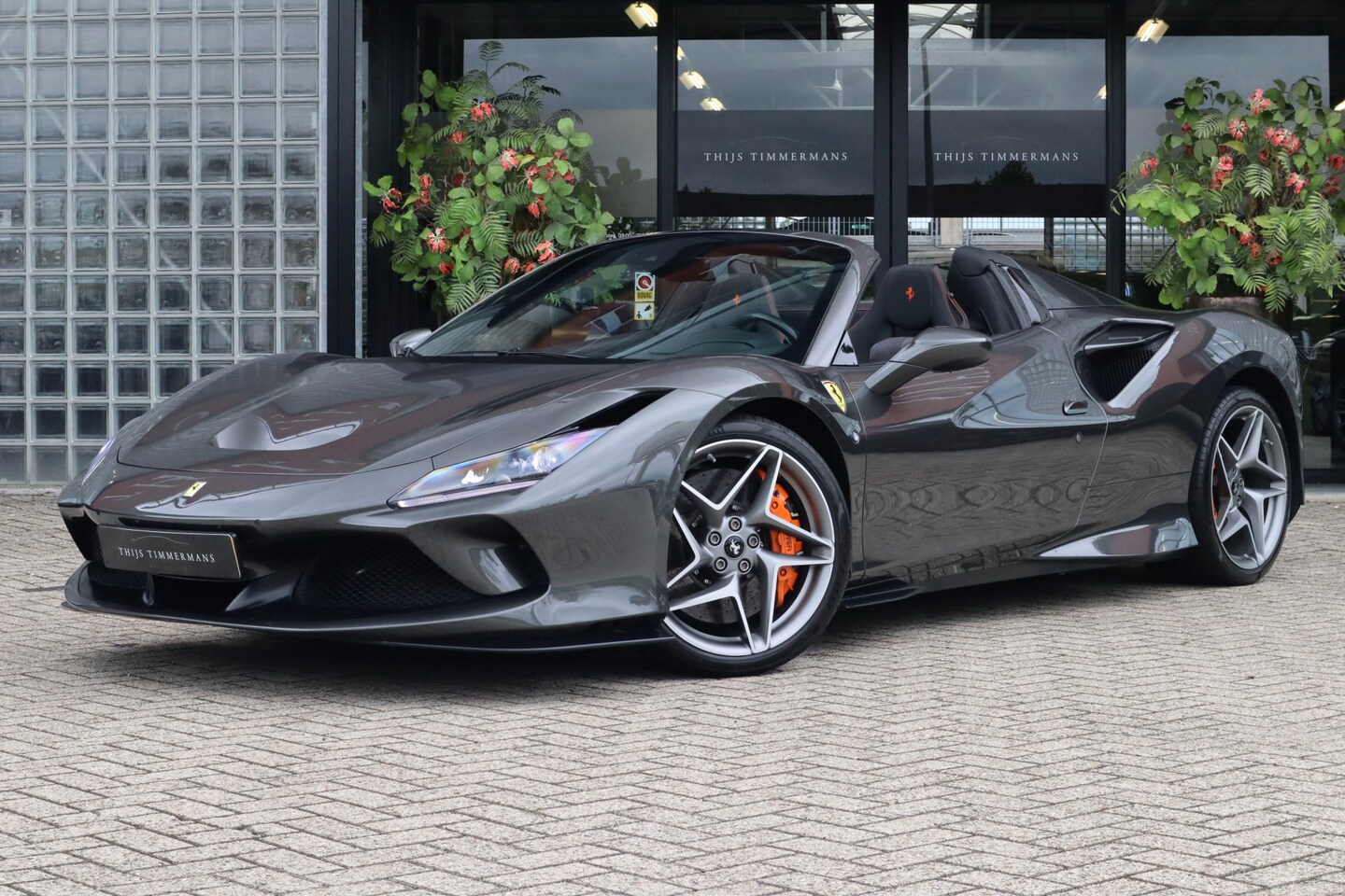 Ferrari F8 Spider - 3.9 V8 HELE | Canna di Fucile, Passanger display, Carbon LED-stuur, Alcantara Daytona Race - AutoWereld.nl