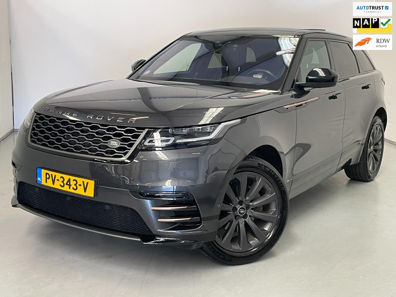 Land Rover Range Rover Velar - 2.0 I4 AWD R-Dynamic / Pano / NL-auto / Meridian - AutoWereld.nl