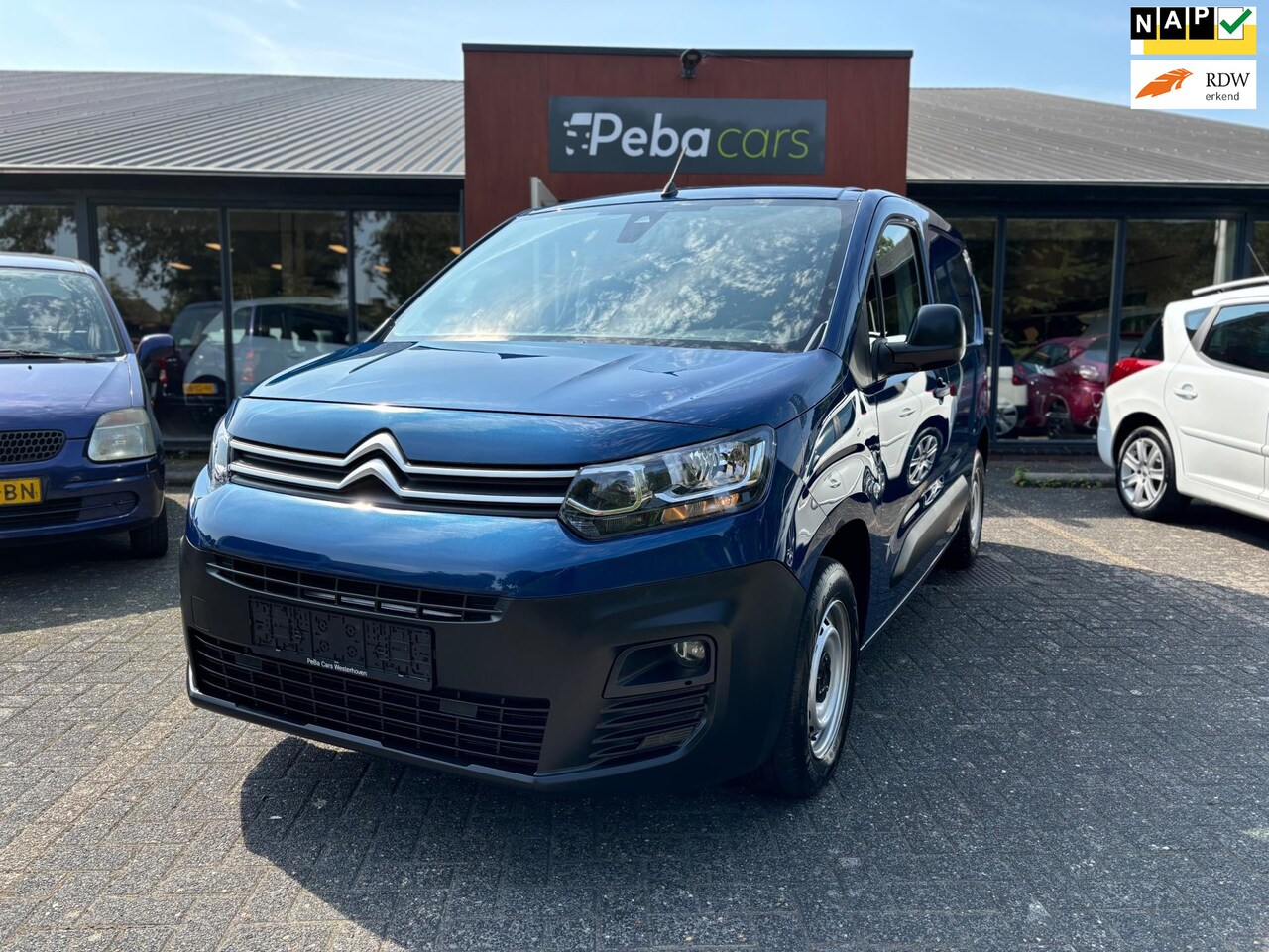 Citroën Berlingo - 1.2 PureTech * BENZINE * CLIMA * 3 ZITTER * PDC * TREKHAAK * CRUISE *MARGE. - AutoWereld.nl