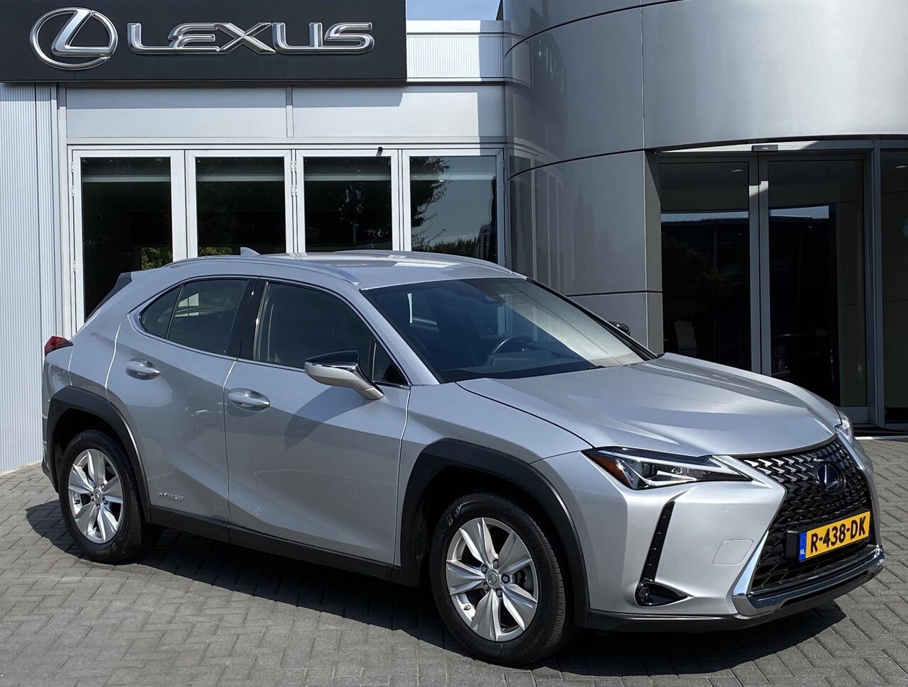 Lexus UX - 250h Business Line NAVI LED KEYLESS APPLE/ANDROID 17' LM-VELGEN CAMERA BLUETOOTH AD-CRUISE - AutoWereld.nl